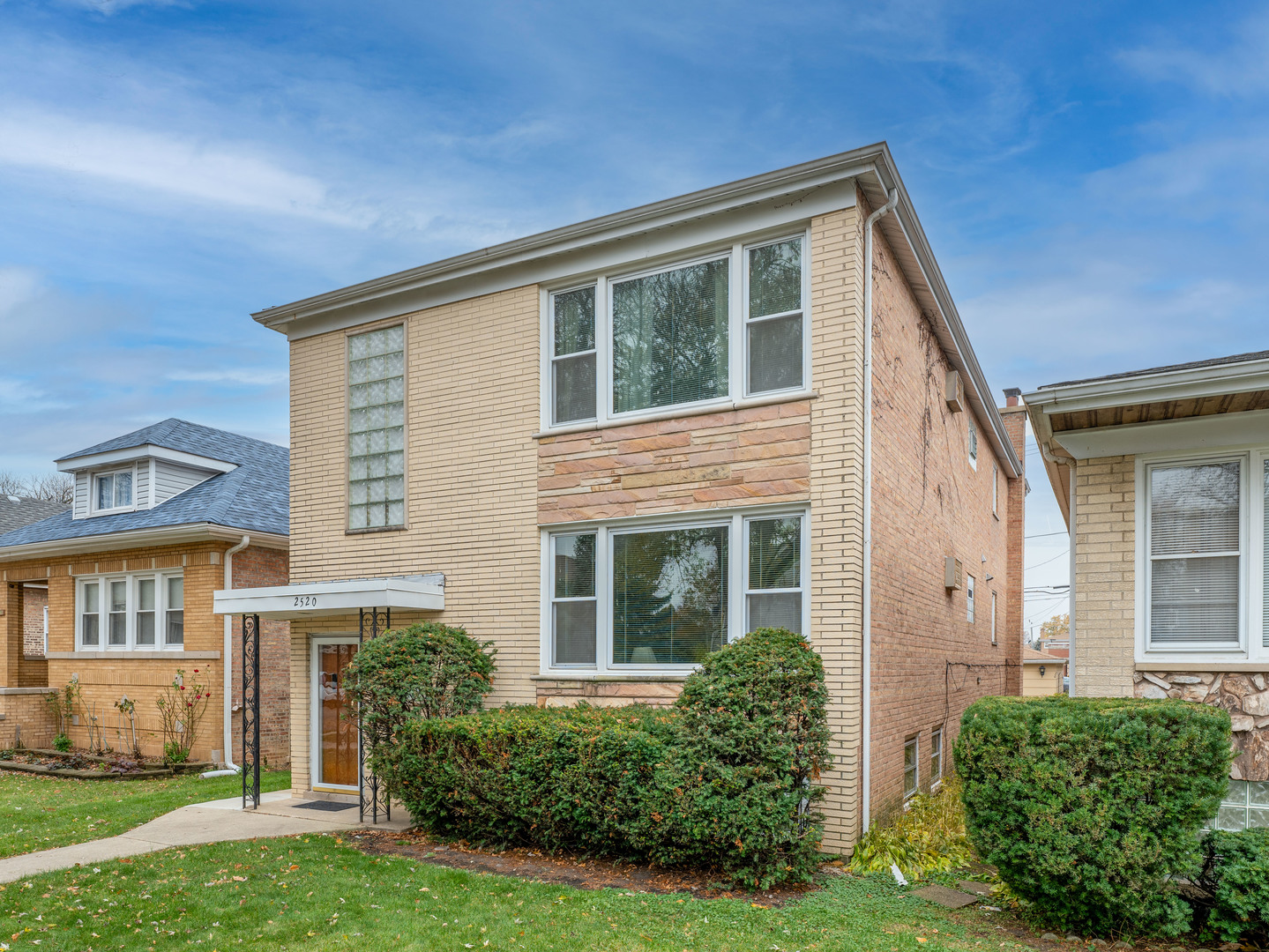 2520 N Neva Avenue, Chicago, IL 60707