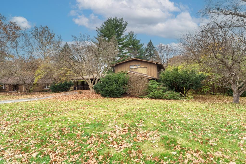 6410 Blackhawk Trail, Indian Head Park, IL 60525