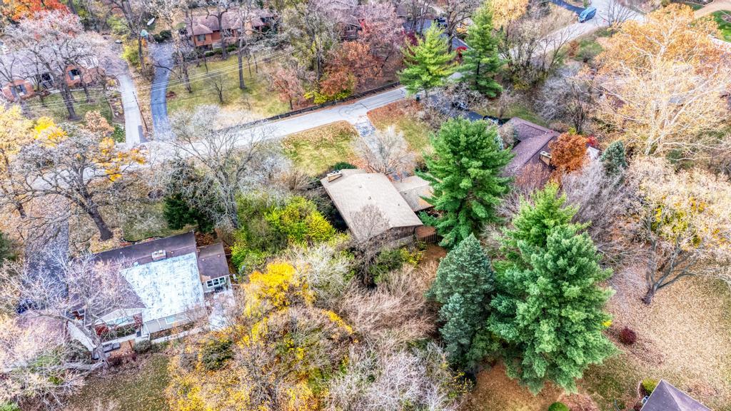 6410 Blackhawk Trail, Indian Head Park, IL 60525