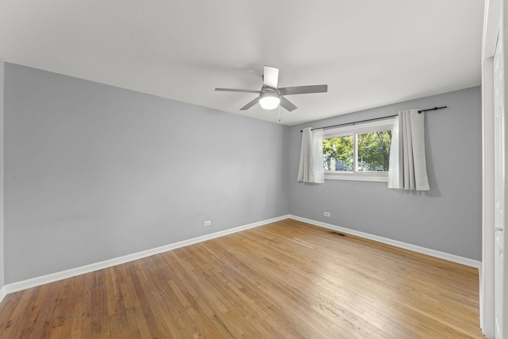 1217 EVERGREEN Avenue, Naperville, IL 60540