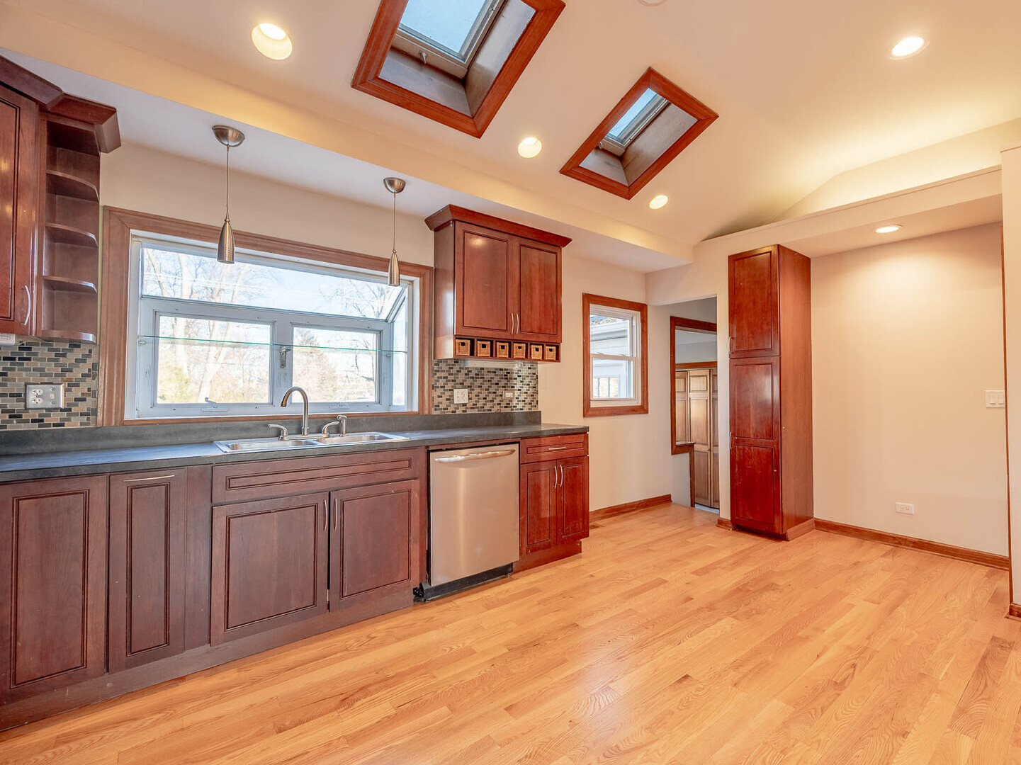 574 Hitchcock Avenue, Lisle, IL 60532