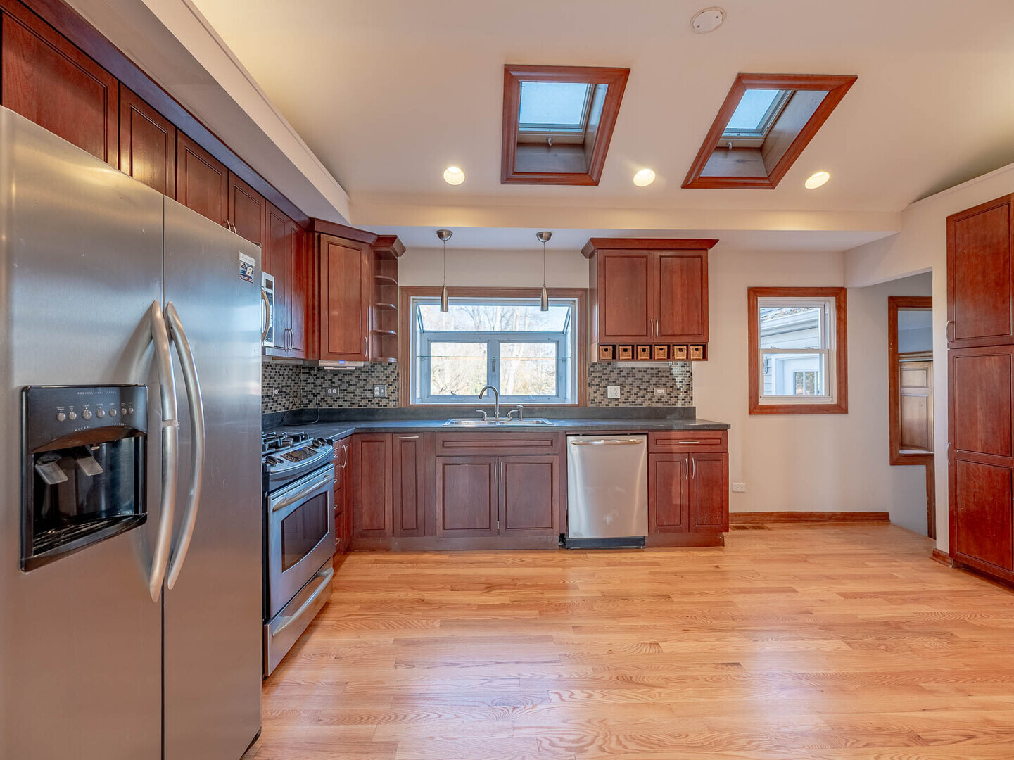 574 Hitchcock Avenue, Lisle, IL 60532