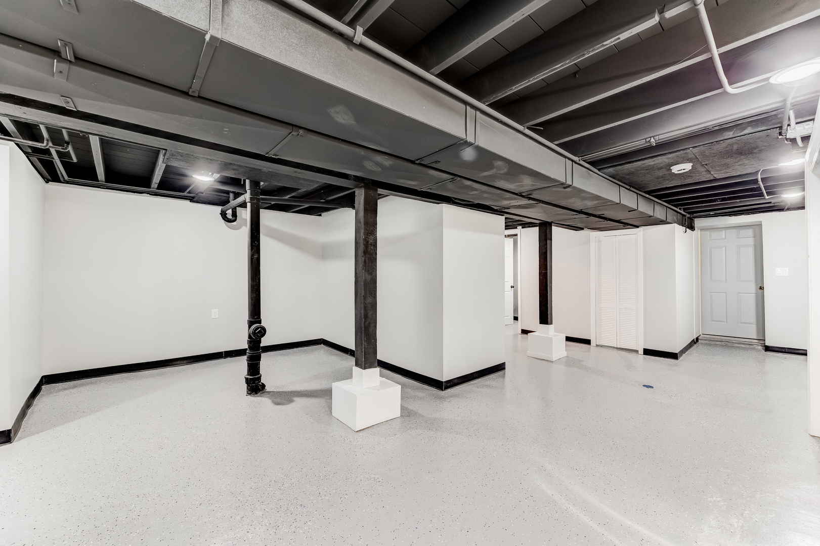 8109 S Marquette Avenue, Chicago, IL 60617