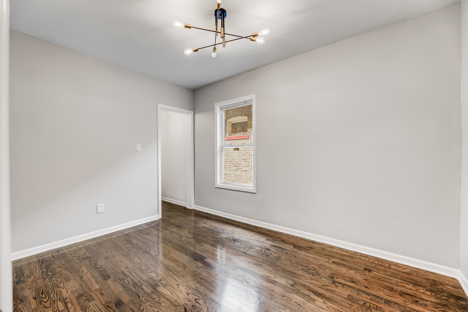 8109 S Marquette Avenue, Chicago, IL 60617