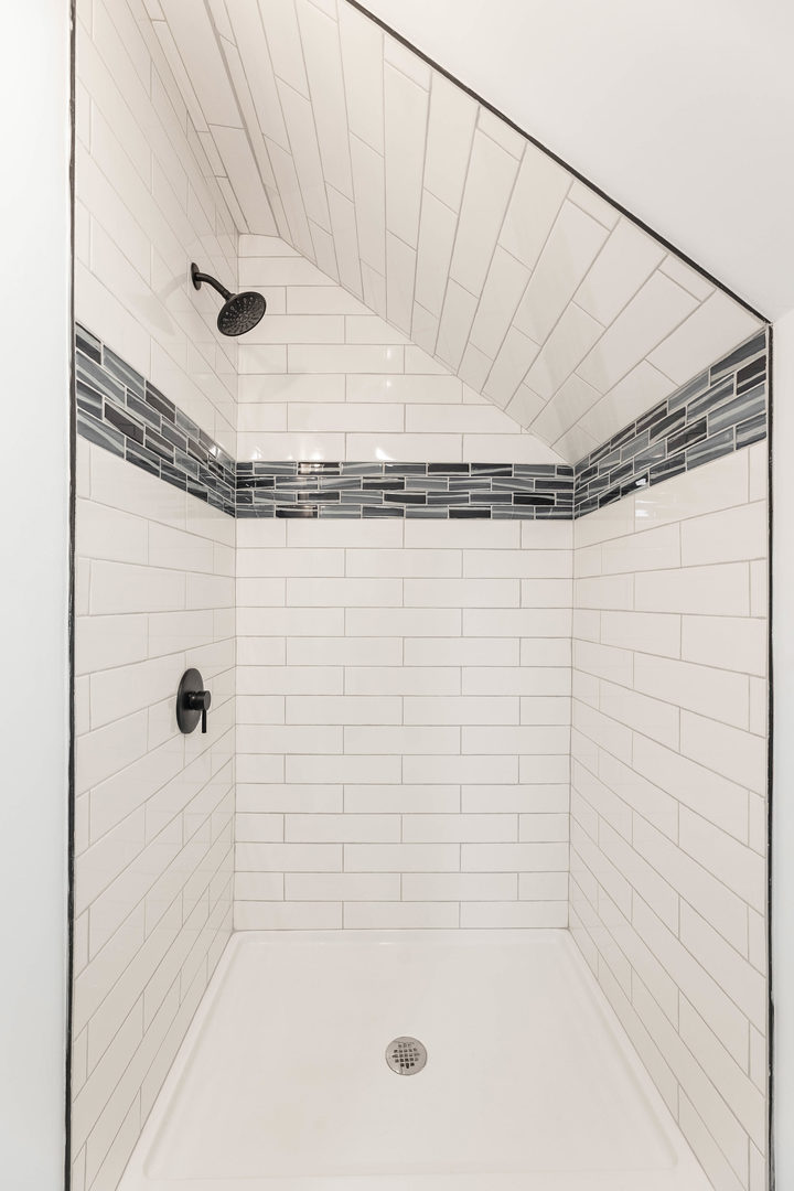 8109 S Marquette Avenue, Chicago, IL 60617