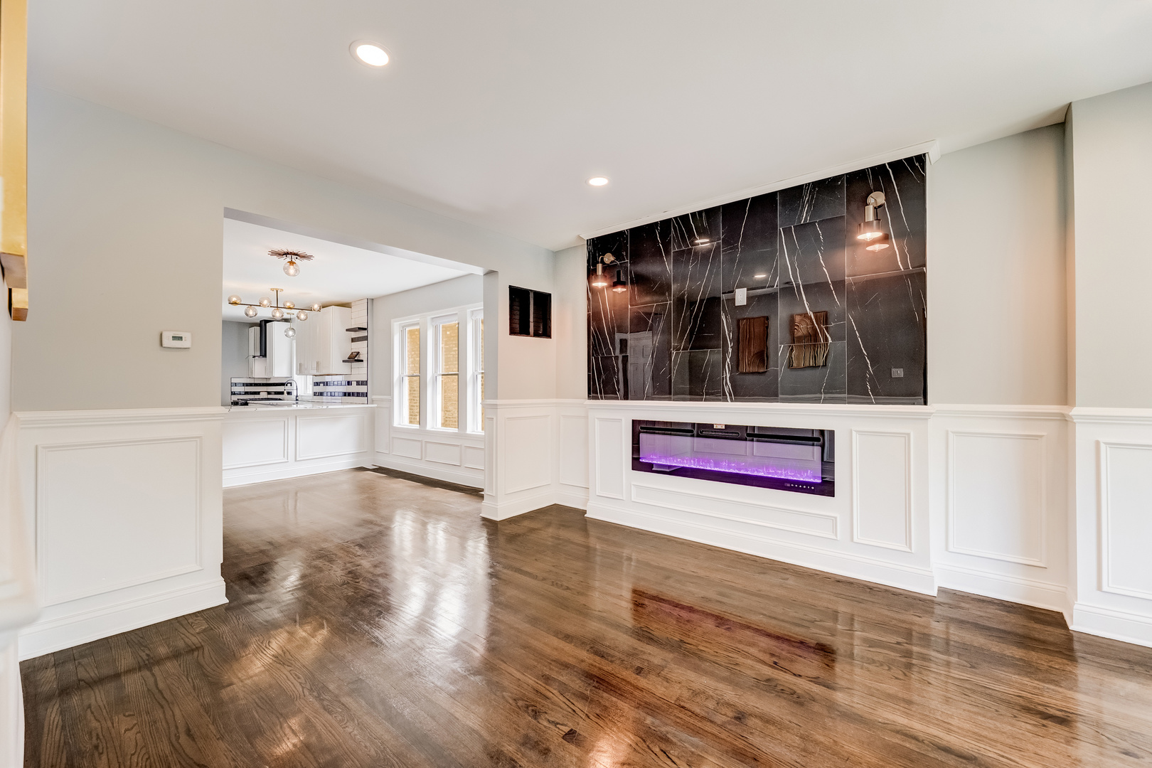 8109 S Marquette Avenue, Chicago, IL 60617