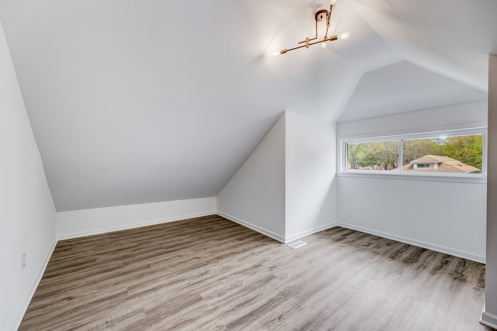 8109 S Marquette Avenue, Chicago, IL 60617