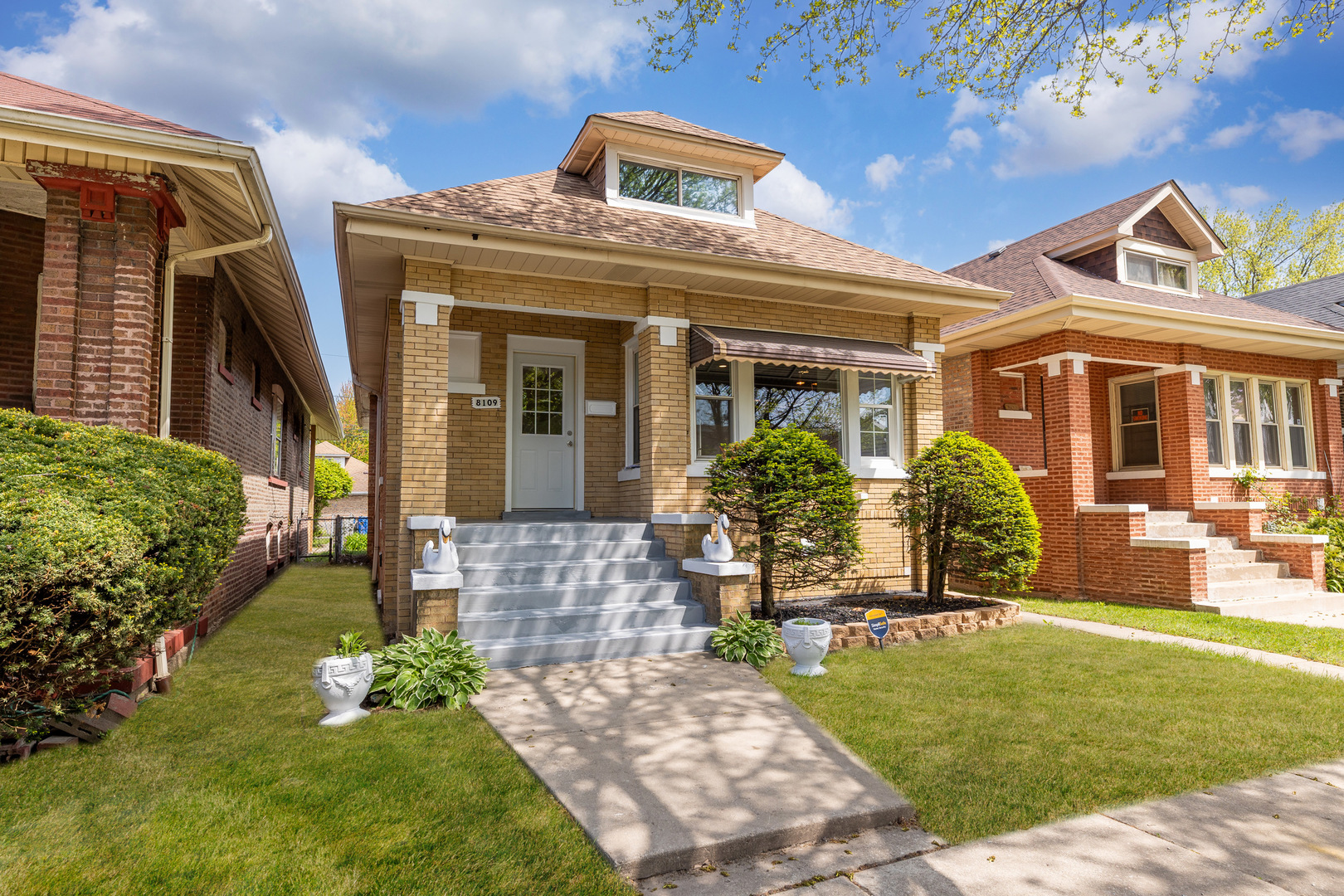 8109 S Marquette Avenue, Chicago, IL 60617