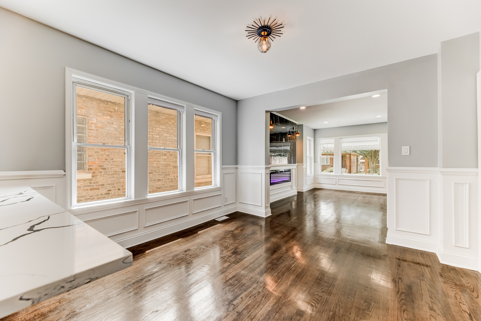 8109 S Marquette Avenue, Chicago, IL 60617