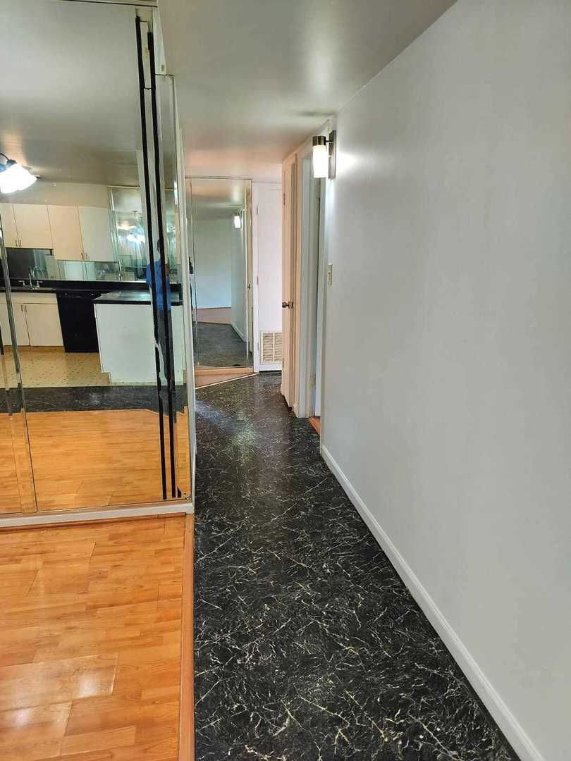 5B Kingery Quarter #107, Willowbrook, IL 60527