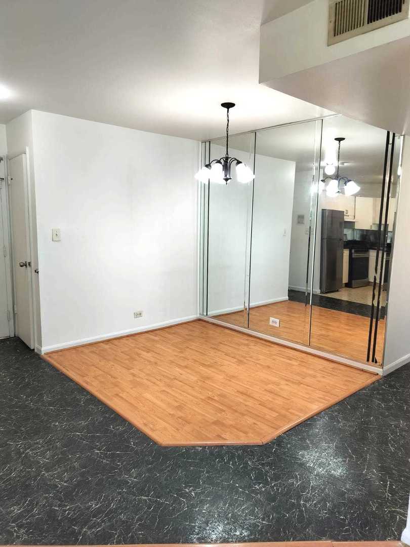 5B Kingery Quarter #107, Willowbrook, IL 60527