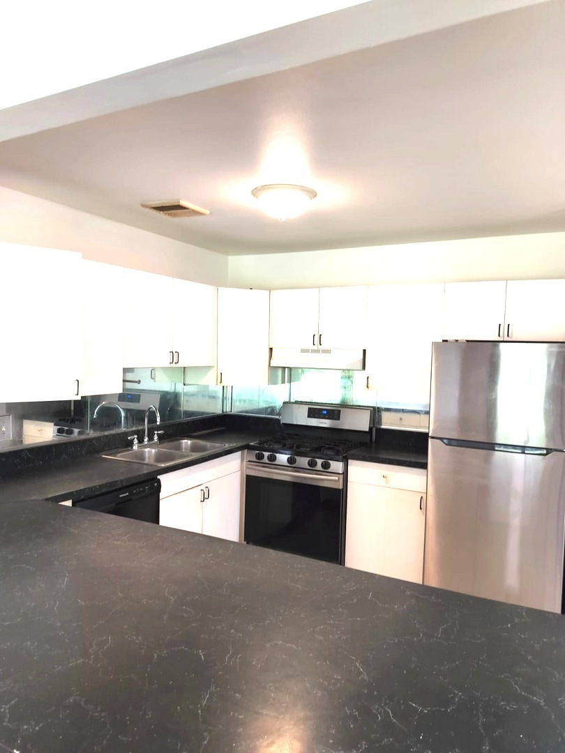 5B Kingery Quarter #107, Willowbrook, IL 60527