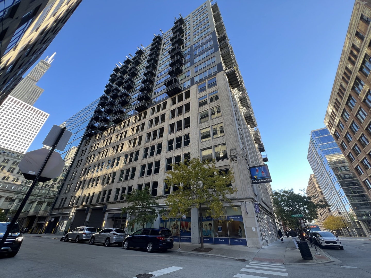 565 W Quincy Street #911, Chicago, IL 60661