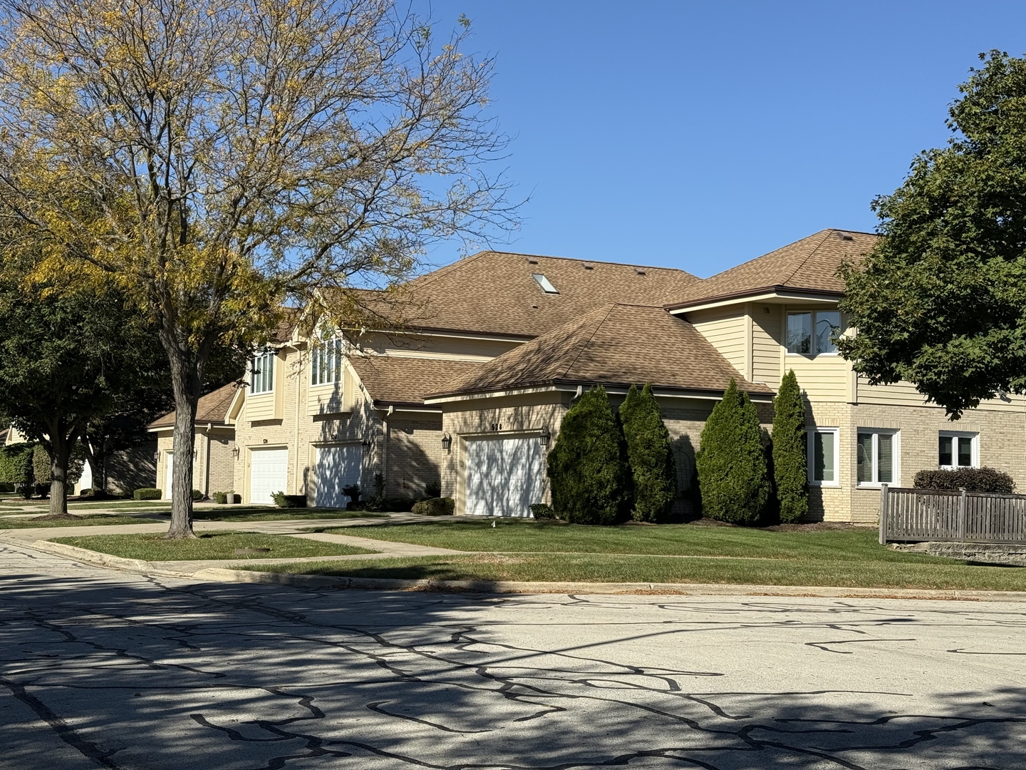 532/544 Fairfield Court, Lombard, IL 60148