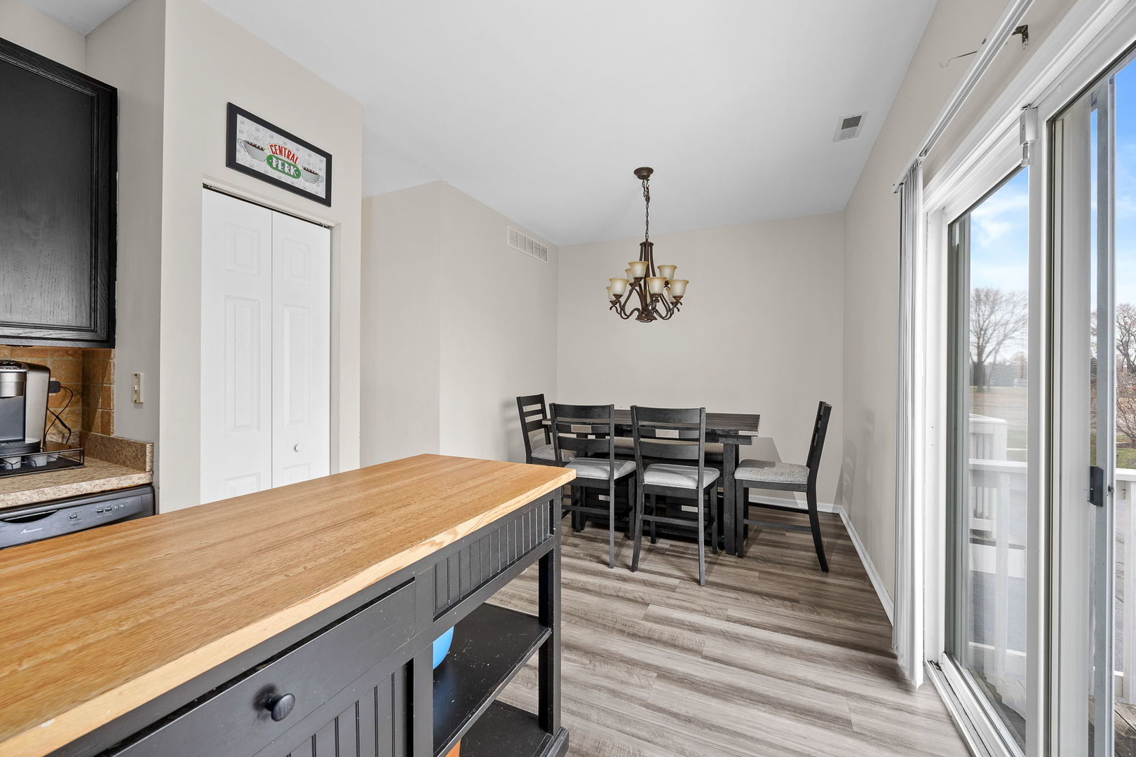 1658 N Fieldstone Drive, Shorewood, IL 60404