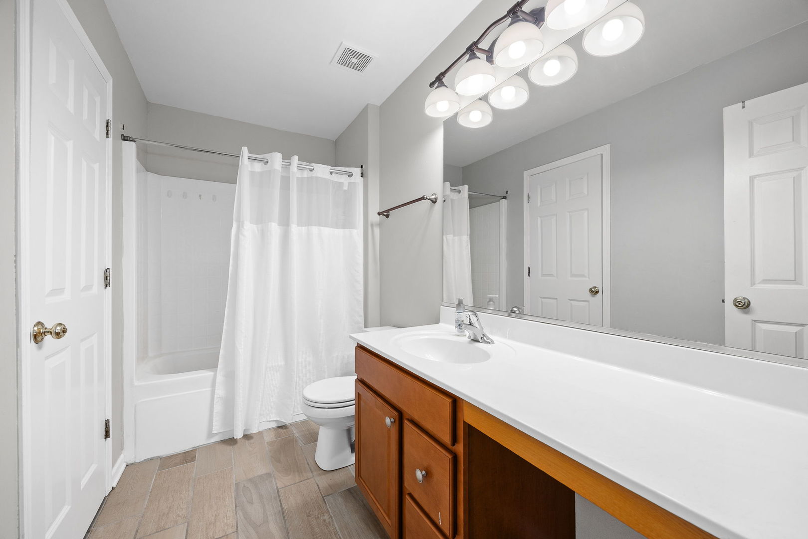 1658 N Fieldstone Drive, Shorewood, IL 60404