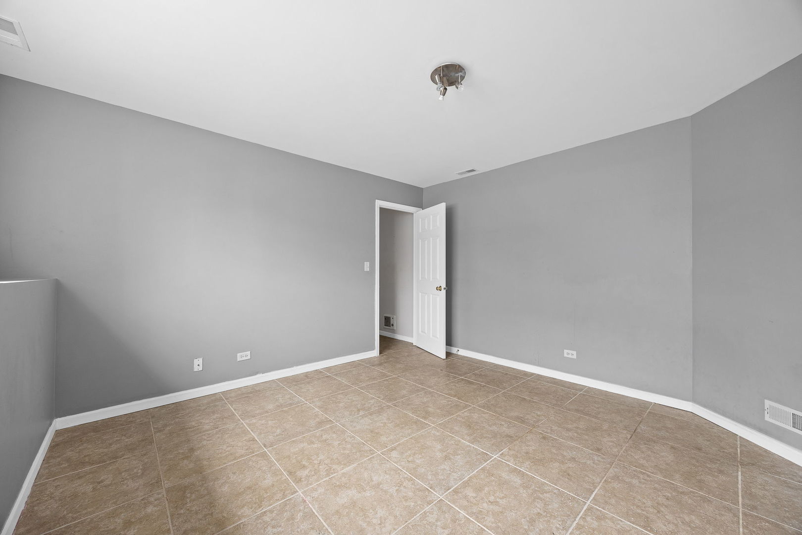 1658 N Fieldstone Drive, Shorewood, IL 60404