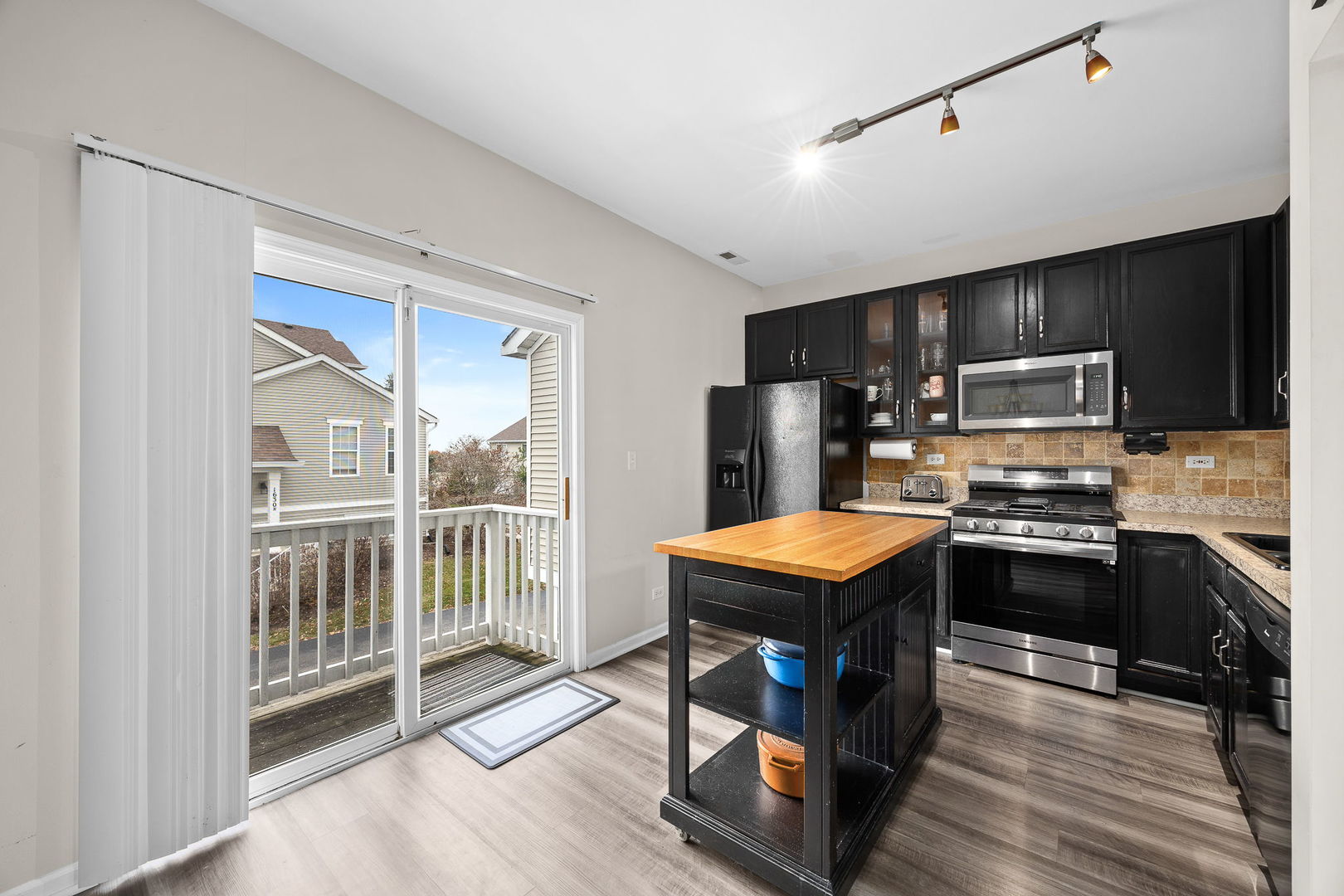 1658 N Fieldstone Drive, Shorewood, IL 60404