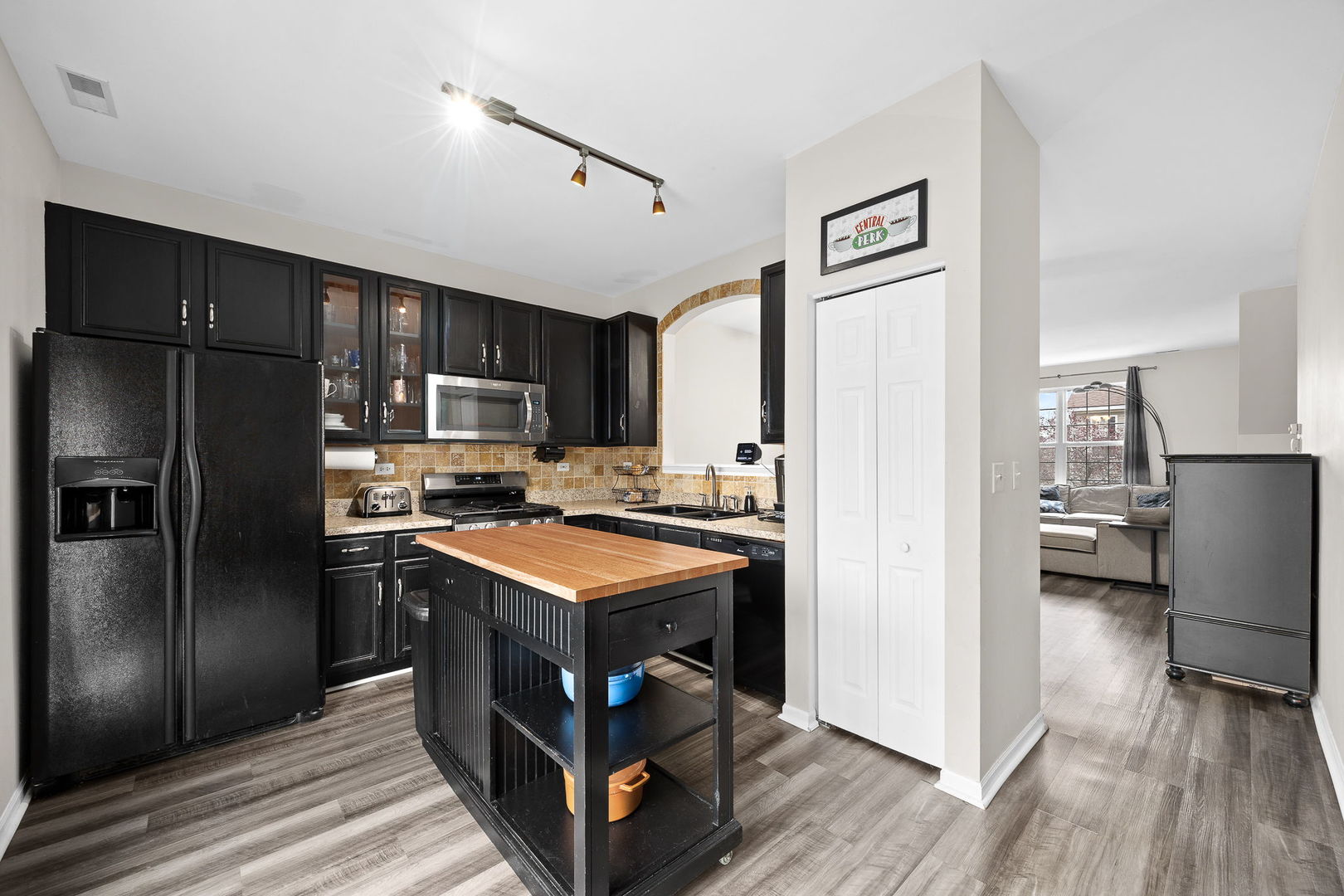 1658 N Fieldstone Drive, Shorewood, IL 60404