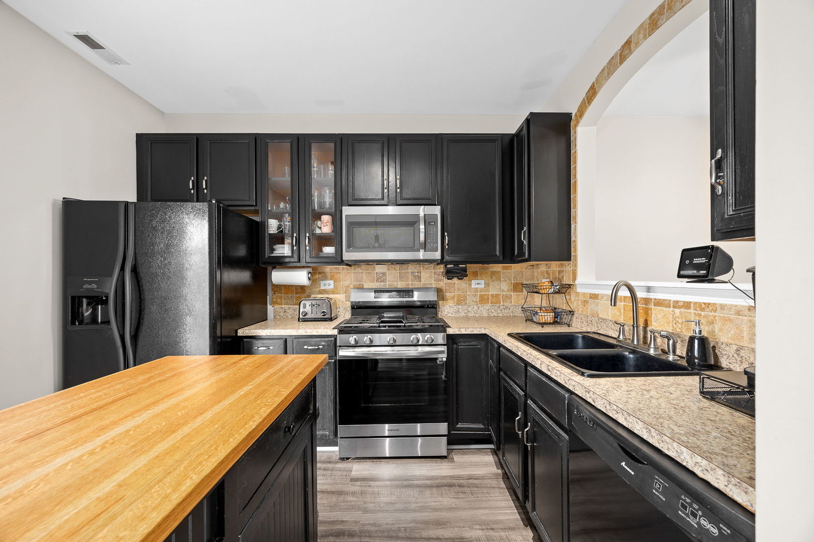 1658 N Fieldstone Drive, Shorewood, IL 60404