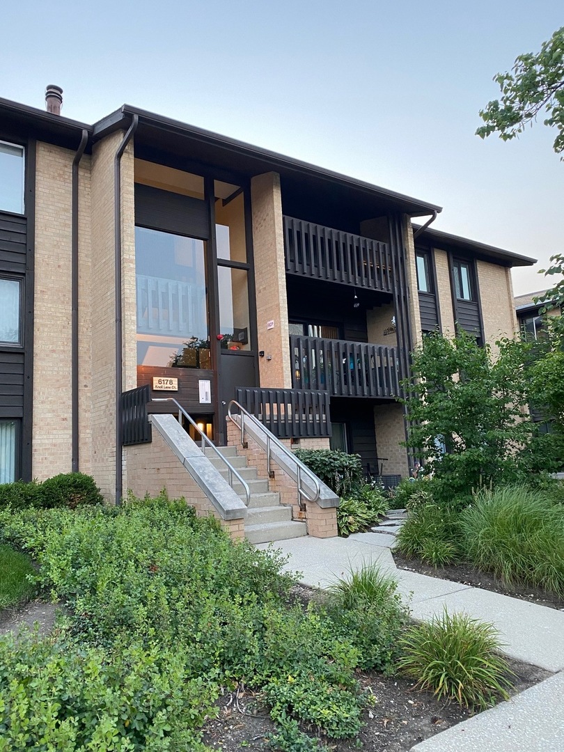 6178 Knoll Lane Court #307, Willowbrook, IL 60527