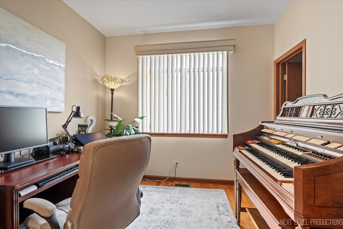 425 S Orchard Drive, Bolingbrook, IL 60440