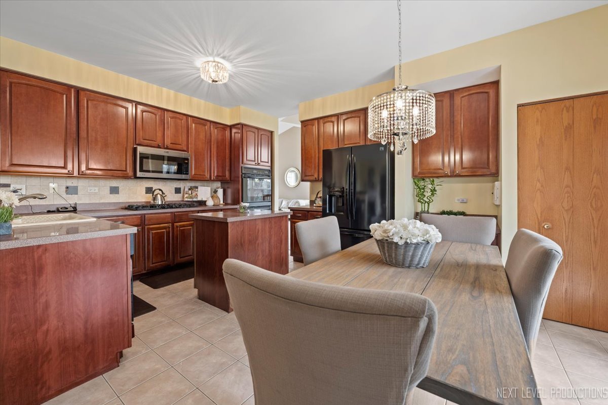 425 S Orchard Drive, Bolingbrook, IL 60440