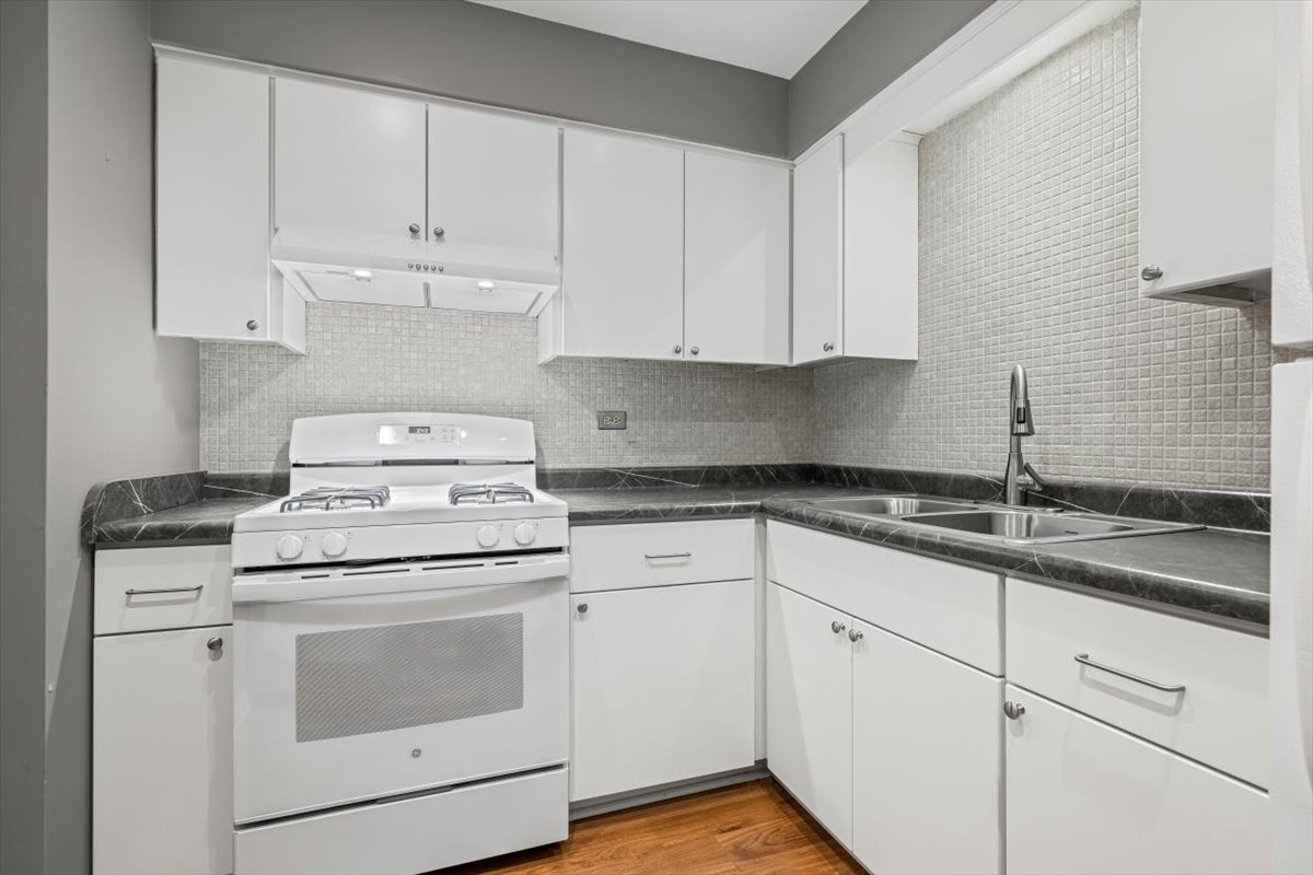 1279 Harding Avenue #3D, Des Plaines, IL 60016