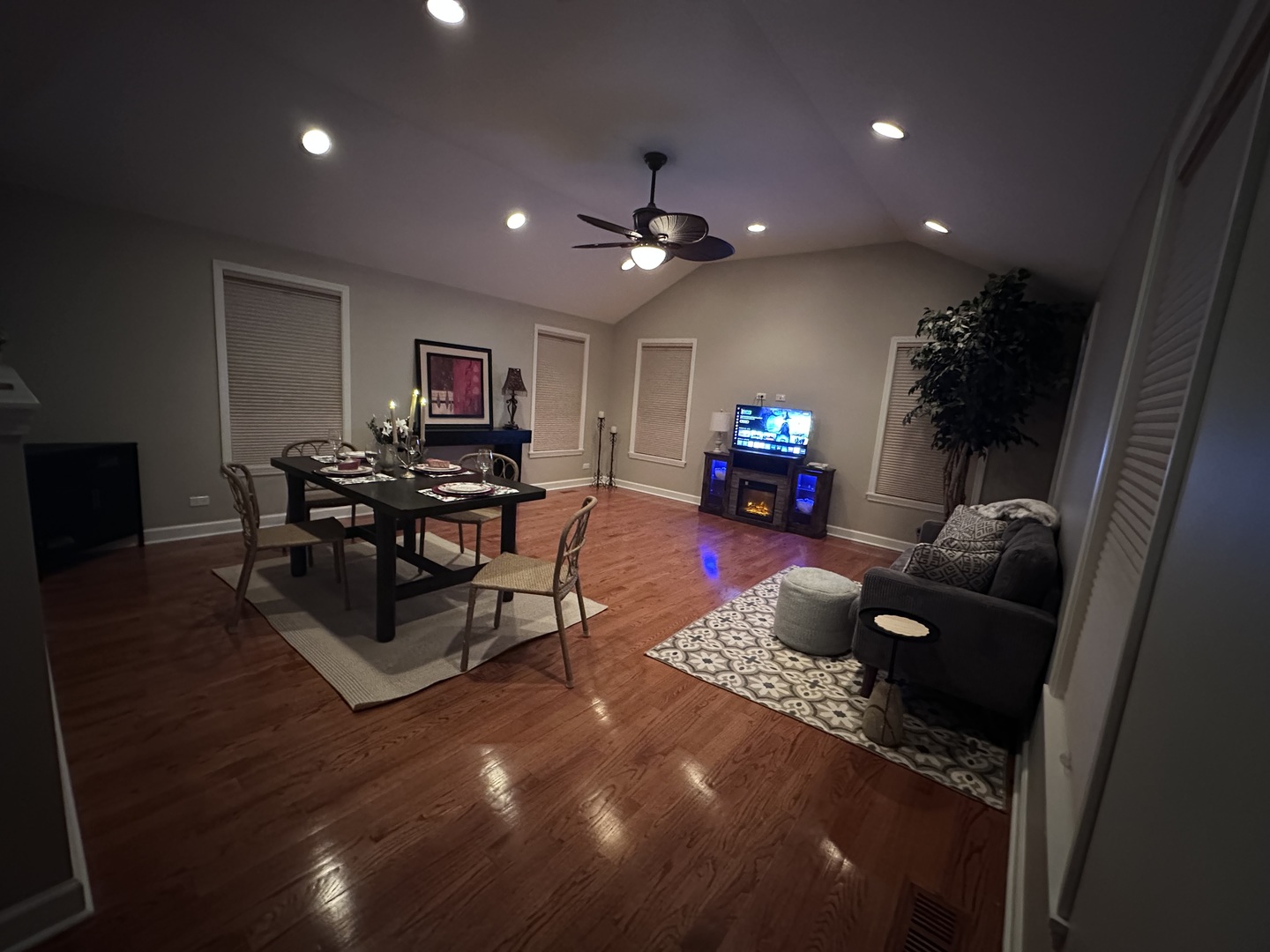 9221 S Avers Avenue, Evergreen Park, IL 60805