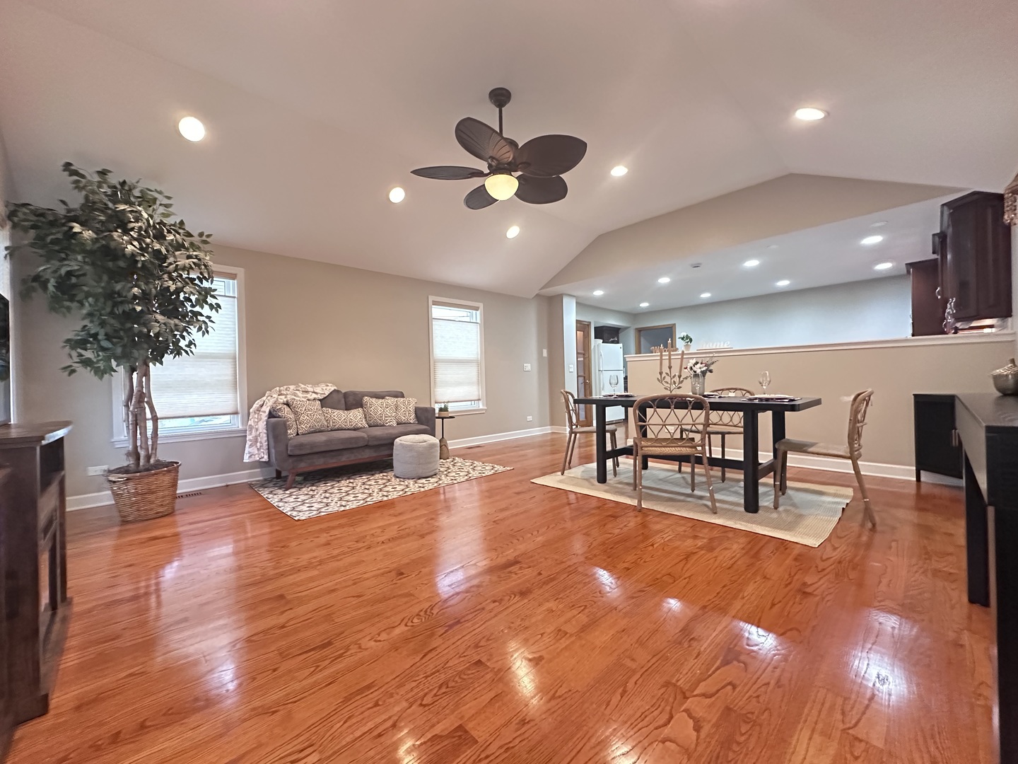 9221 S Avers Avenue, Evergreen Park, IL 60805