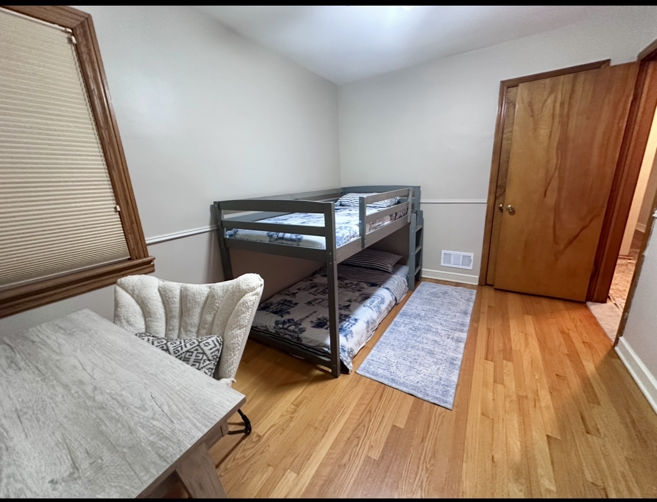 9221 S Avers Avenue, Evergreen Park, IL 60805