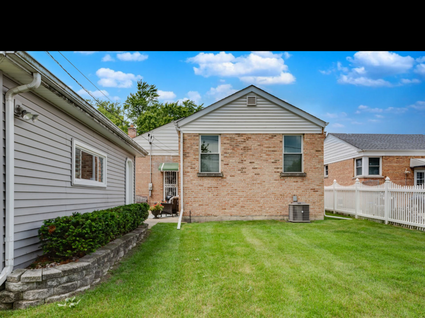 9221 S Avers Avenue, Evergreen Park, IL 60805