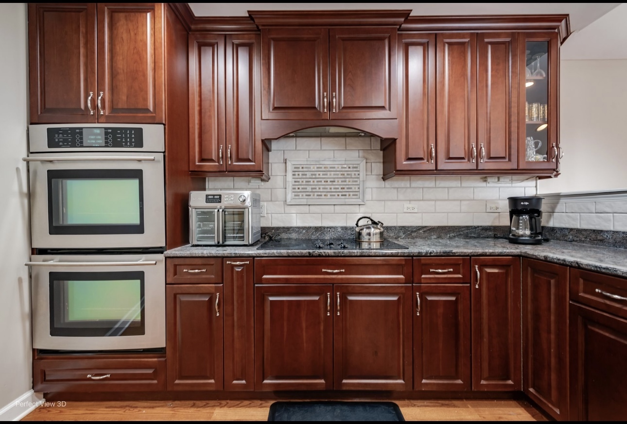 9221 S Avers Avenue, Evergreen Park, IL 60805