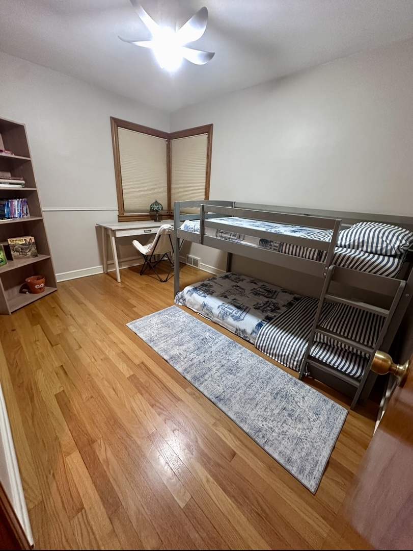 9221 S Avers Avenue, Evergreen Park, IL 60805