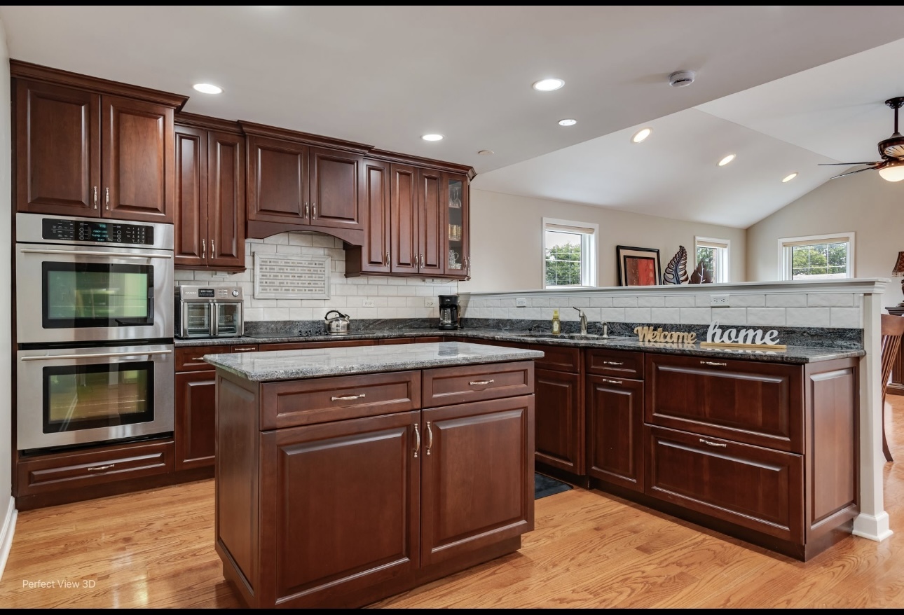 9221 S Avers Avenue, Evergreen Park, IL 60805