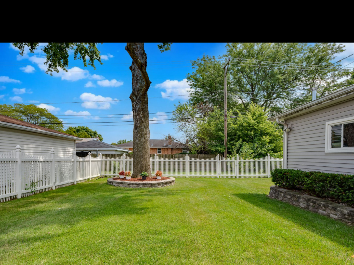 9221 S Avers Avenue, Evergreen Park, IL 60805