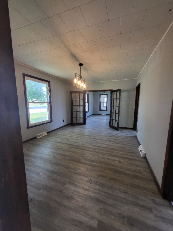 801 Main Street, Crescent City, IL 60928