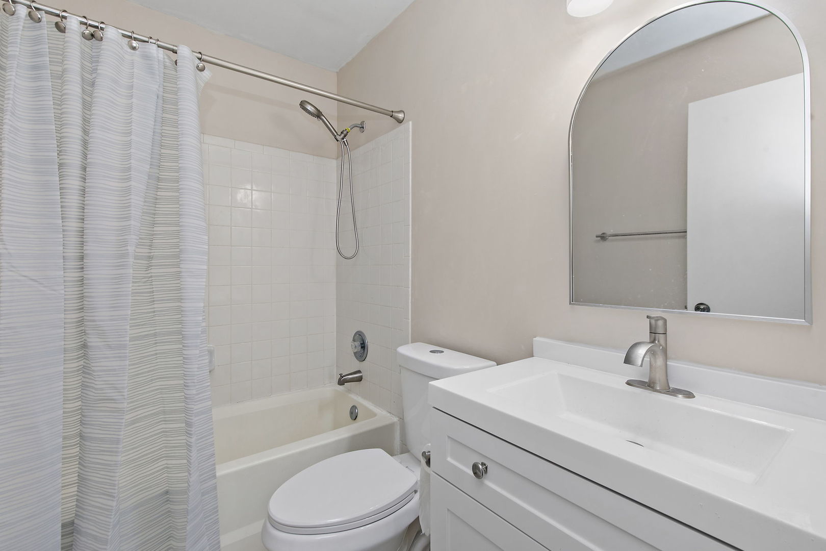 1113 Regency Court, Schaumburg, IL 60193