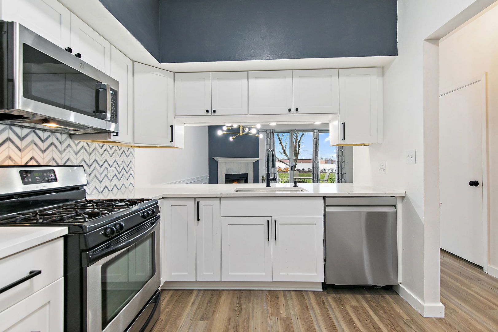 1113 Regency Court, Schaumburg, IL 60193