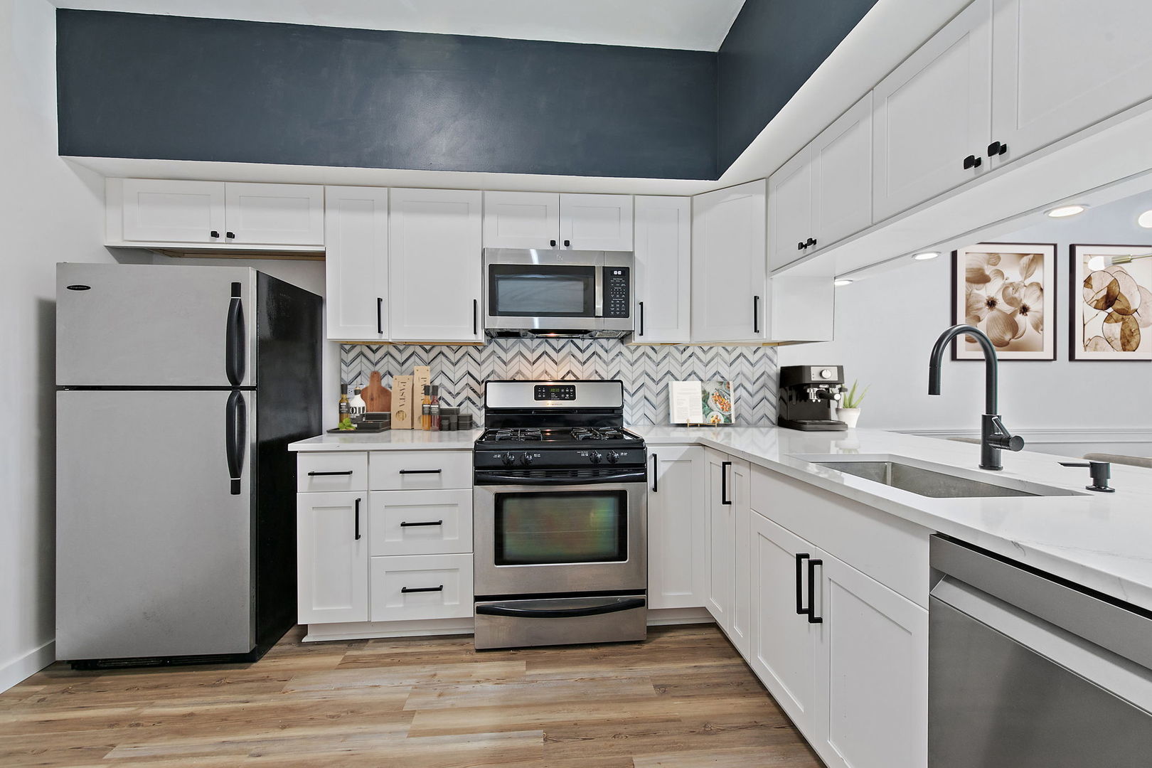 1113 Regency Court, Schaumburg, IL 60193