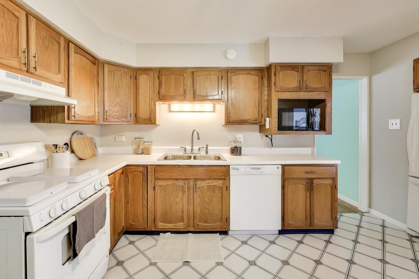 1046 Martingale Drive, Bartlett, IL 60103