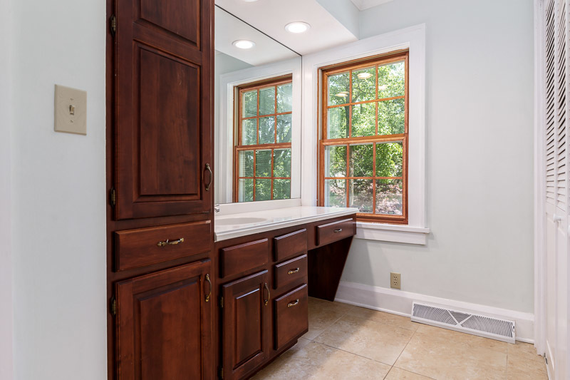 2716 Spring Creek Road, Rockford, IL 61107