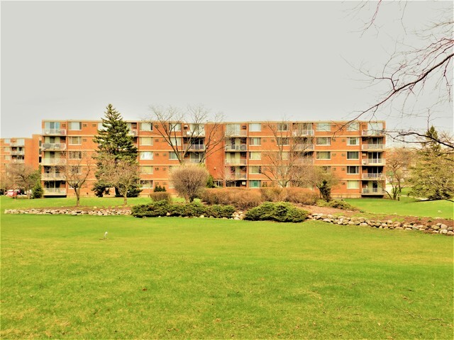 2201 S Highland Avenue #3G, Lombard, IL 60148