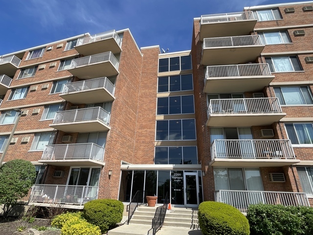 2201 S Highland Avenue #3G, Lombard, IL 60148