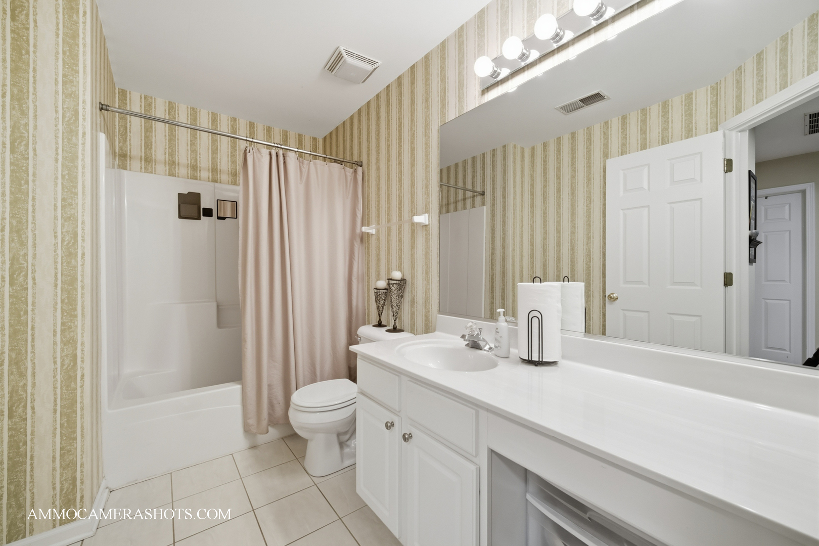 2494 Stoughton Circle, Aurora, IL 60502