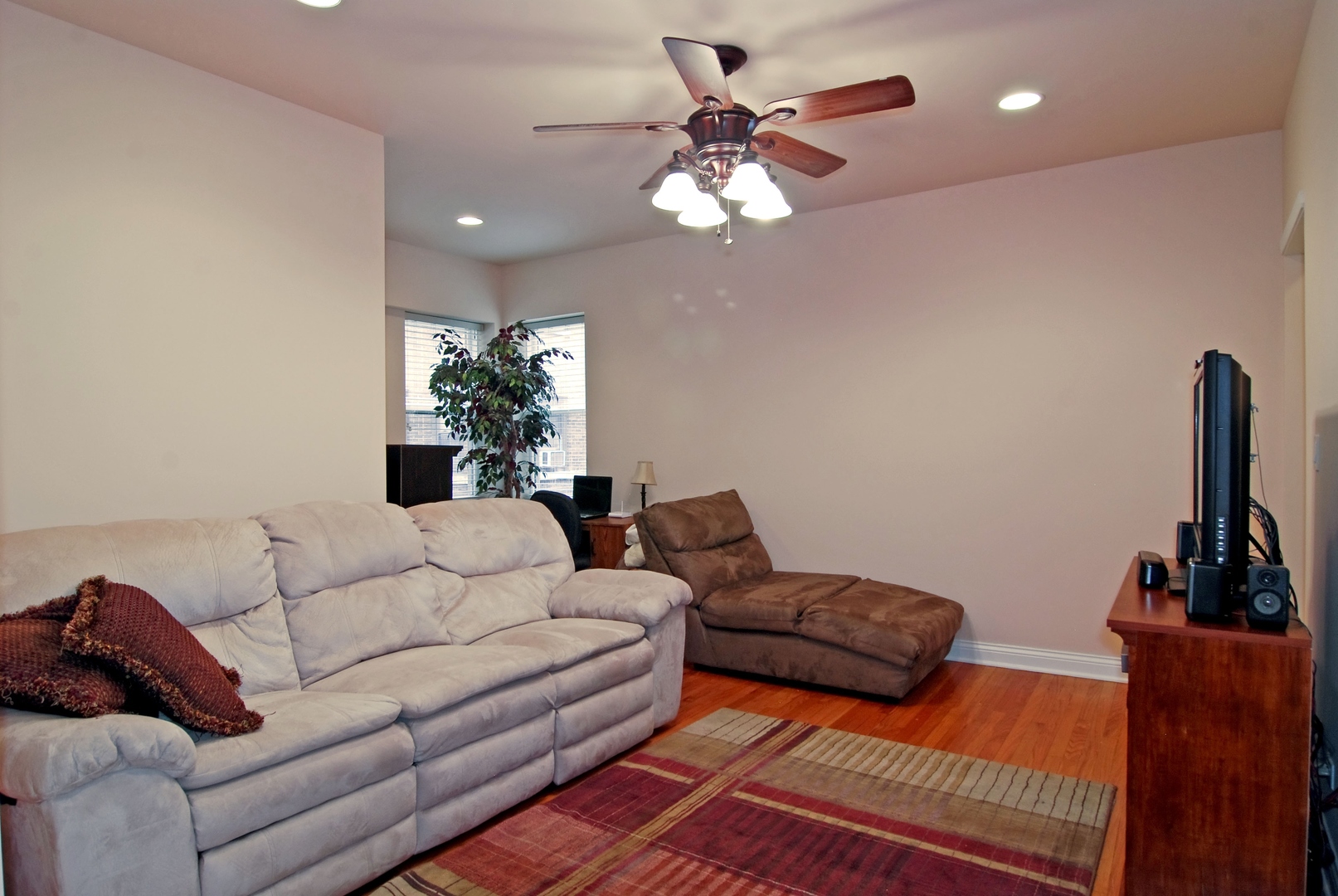 56 Forest Avenue #1N, Riverside, IL 60546