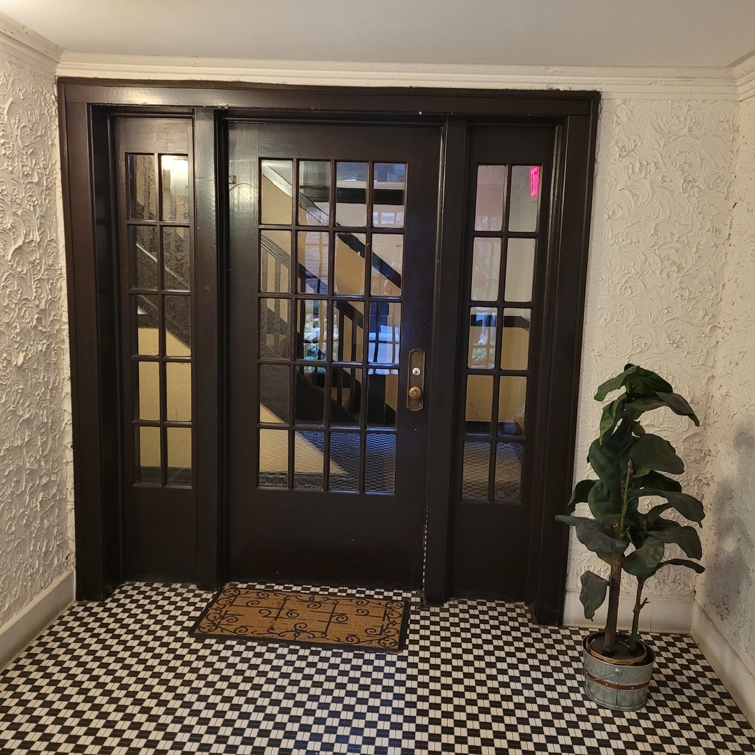 56 Forest Avenue #1N, Riverside, IL 60546