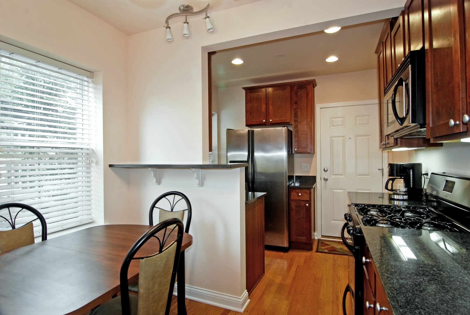 56 Forest Avenue #1N, Riverside, IL 60546