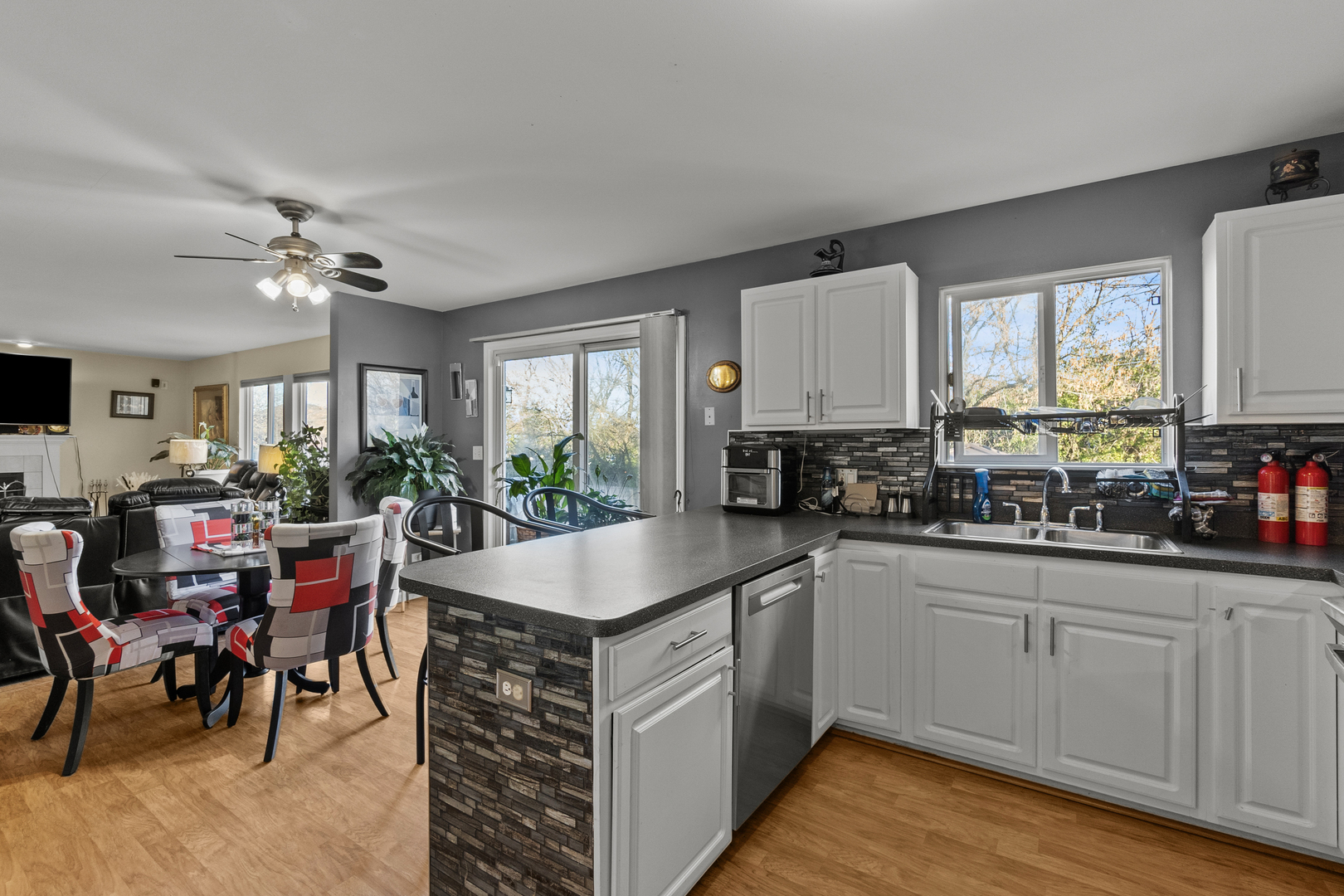 1907 Dawn Lane, Zion, IL 60099