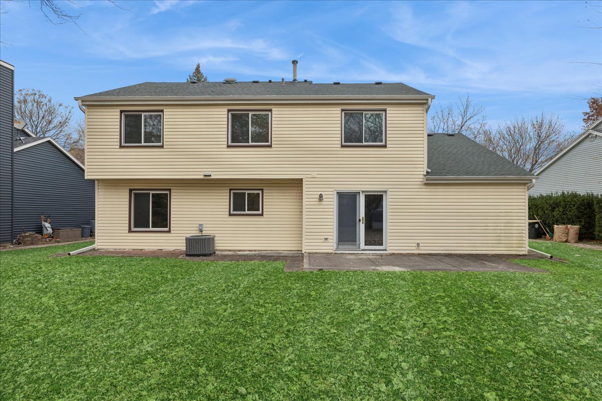 20 S Parliament Way, Mundelein, IL 60060